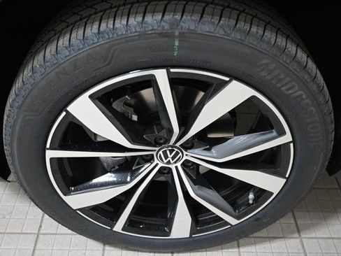 New 2026 Volkswagen Atlas Cross Sport SEL Premium R-Line AWD/4WD image 18