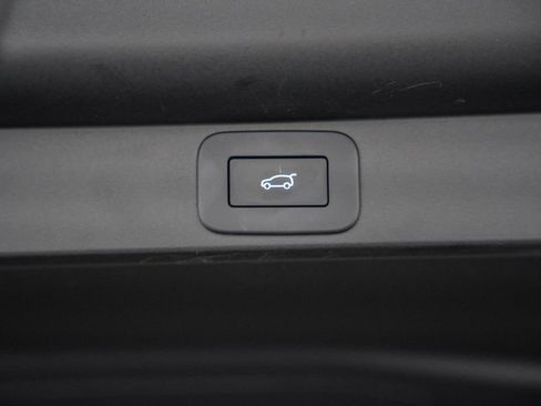 Used 2025 Land Rover Range Rover SE AWD/4WD image 14