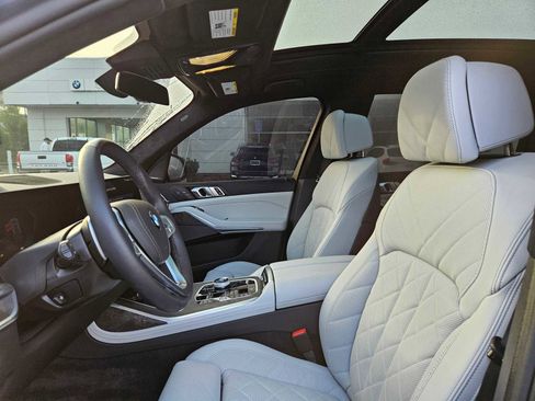 Used 2025 BMW X7 xDrive40i w/ Executive Package image 24