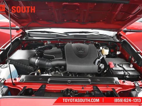 Used 2023 Toyota Tacoma SR5 AWD/4WD image 31