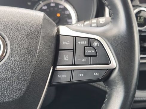 Used 2023 Toyota Highlander LE FWD image 25