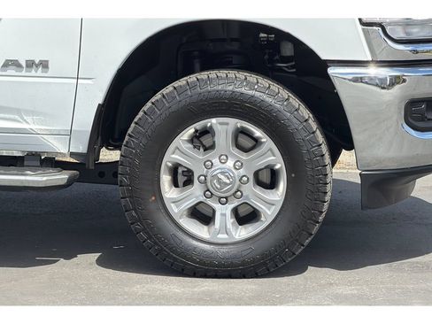 Used 2024 RAM 2500 Big Horn AWD/4WD image 30