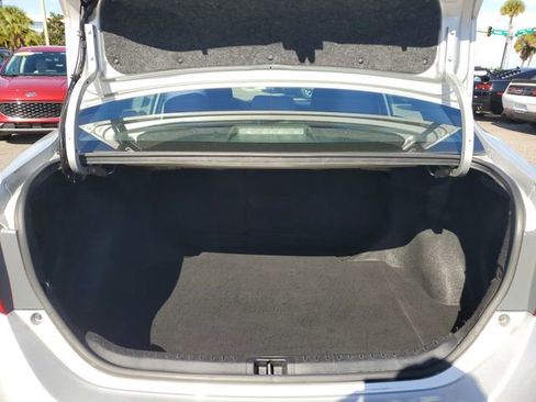 Used 2019 Toyota Corolla LE image 7