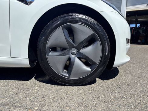 Used 2018 Tesla Model 3 Mid Range RWD image 9