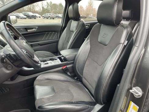 Used 2019 Ford Edge ST w/ Cold Weather Package image 12