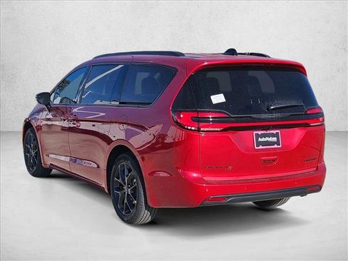 New 2026 Chrysler Pacifica Limited image 7