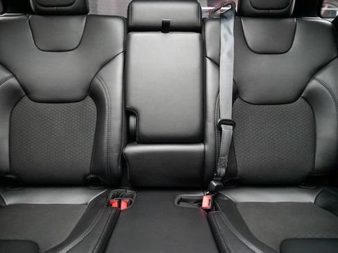 Used 2020 Jeep Cherokee Latitude Plus AWD/4WD image 14