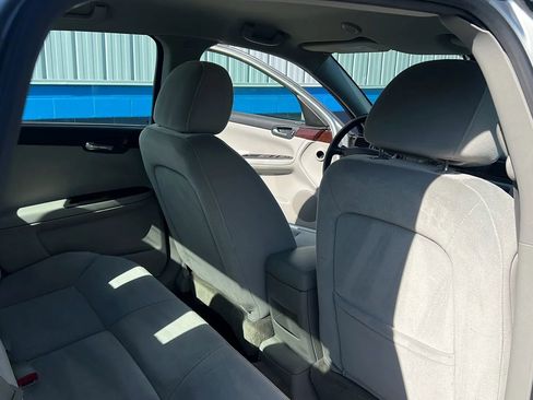 Used 2011 Chevrolet Impala LT FWD image 15
