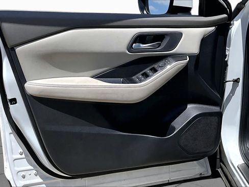 Certified 2025 Nissan Rogue SV FWD image 20