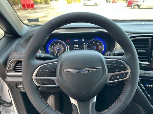 Used 2026 Chrysler Pacifica Pinnacle FWD image 15