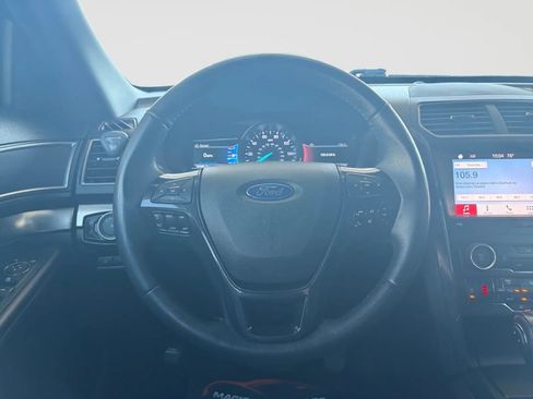 Used 2018 Ford Explorer XLT w/ Equipment Group 202A AWD/4WD image 31