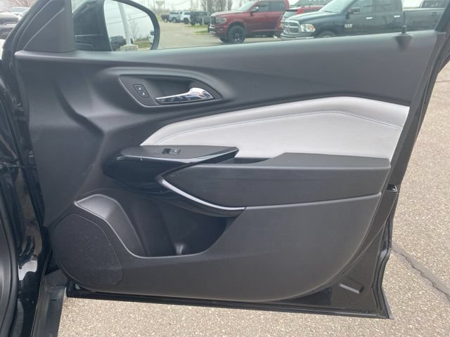 Used 2025 Chevrolet Trax LT FWD image 29