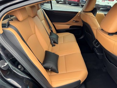 Used 2025 Lexus ES 300h F Sport FWD image 38