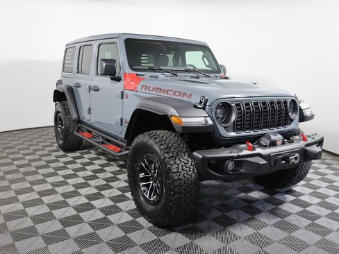 Used 2024 Jeep Wrangler Unlimited Rubicon w/ XTREMEE 35" Tire Package AWD/4WD image 3