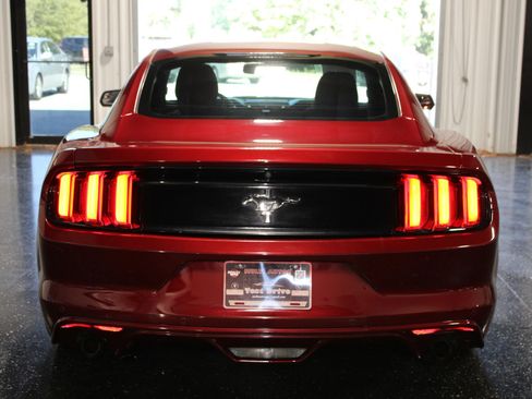 Used 2016 Ford Mustang Coupe RWD image 5