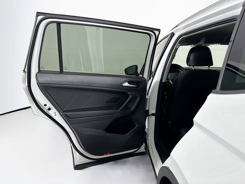 Used 2024 Volkswagen Tiguan SE image 25