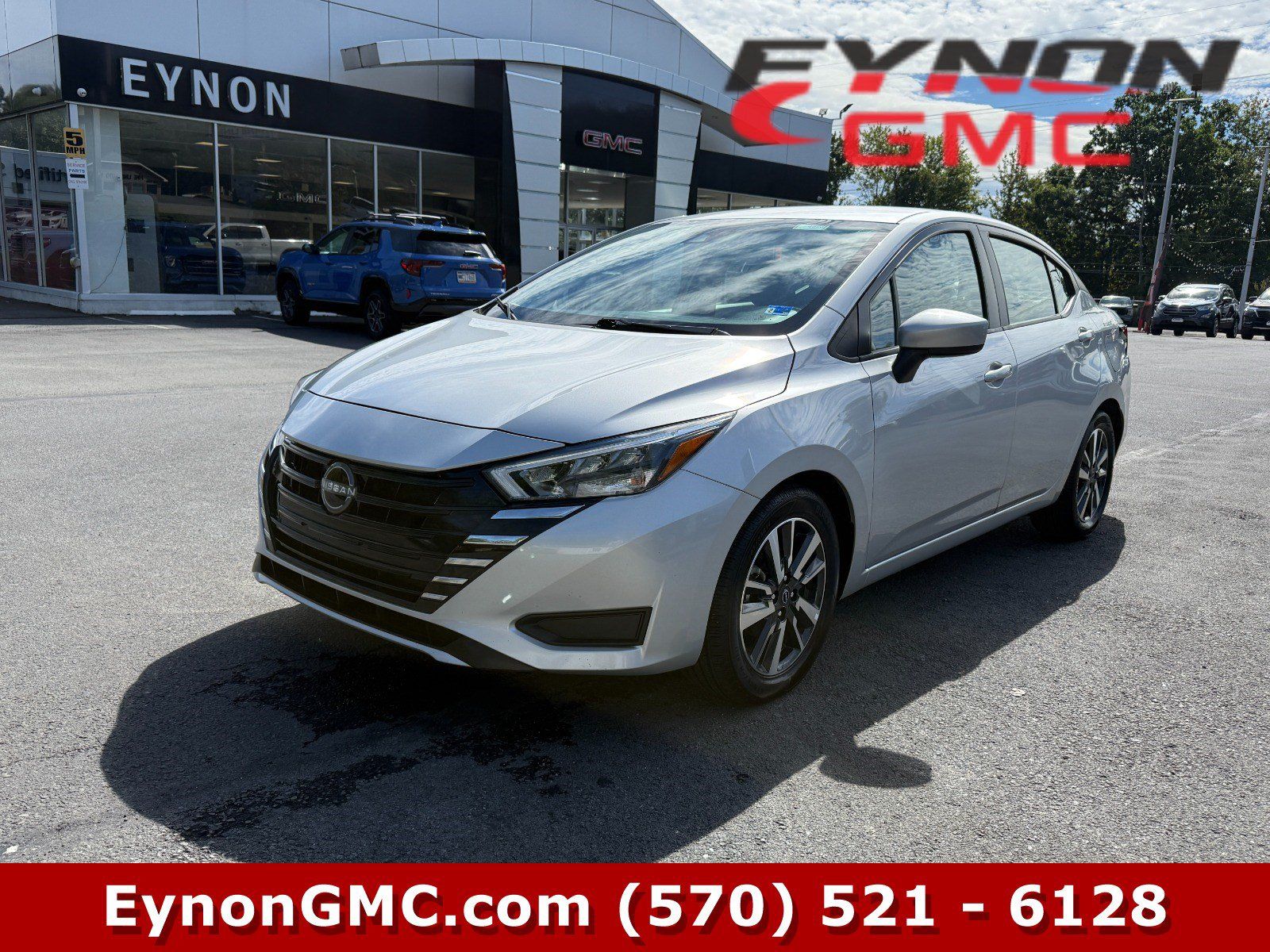 Used 2025 Nissan Versa SV FWD image 1