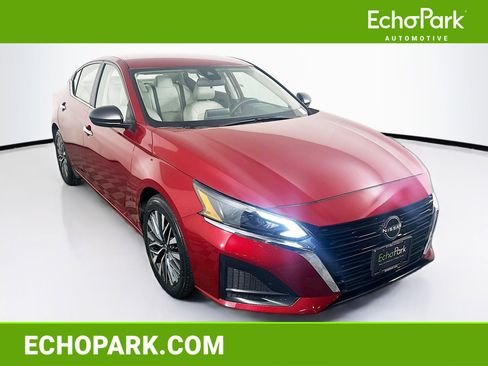 Used 2025 Nissan Altima 2.5 SV FWD image 1
