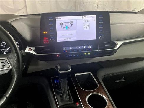 Used 2024 Toyota Sienna XLE image 19