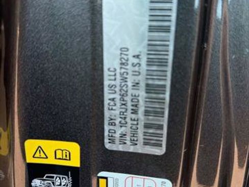 Certified 2025 Jeep Wrangler Unlimited Sahara AWD/4WD image 19