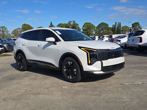 New 2026 Kia Sportage LX image 2