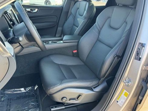 Used 2025 Volvo XC60 B5 Plus image 16