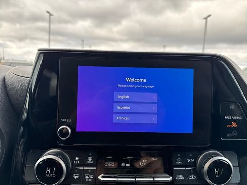 Used 2024 Toyota Highlander LE image 18