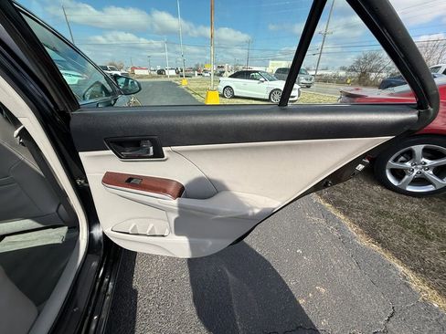 Used 2012 Toyota Camry XLE w/ Leather Pkg image 20