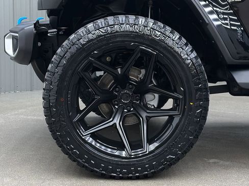 Used 2024 Jeep Wrangler Unlimited Sahara w/ Safety Group image 10