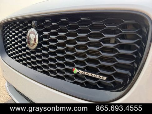 Used 2019 Jaguar E-PACE R-Dynamic HSE image 10