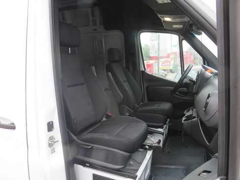 Used 2022 Mercedes-Benz Sprinter 2500 image 15