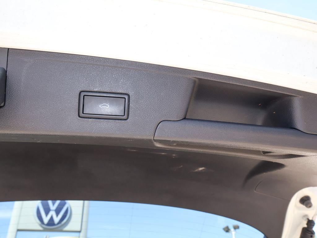 Used 2023 Volkswagen Atlas Cross Sport SE w/ Panoramic Sunroof Package FWD image 11