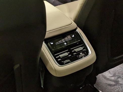 New 2026 Volvo XC90 B6 Ultra image 30