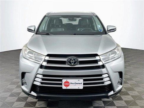 Used 2019 Toyota Highlander XLE AWD/4WD image 2