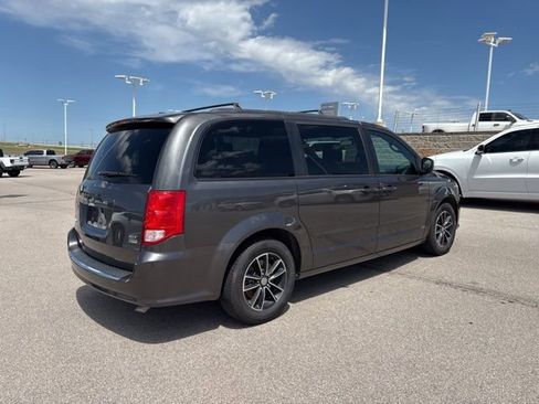 Used 2017 Dodge Grand Caravan GT image 5
