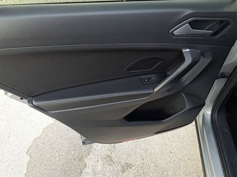 Used 2023 Volkswagen Tiguan S image 11