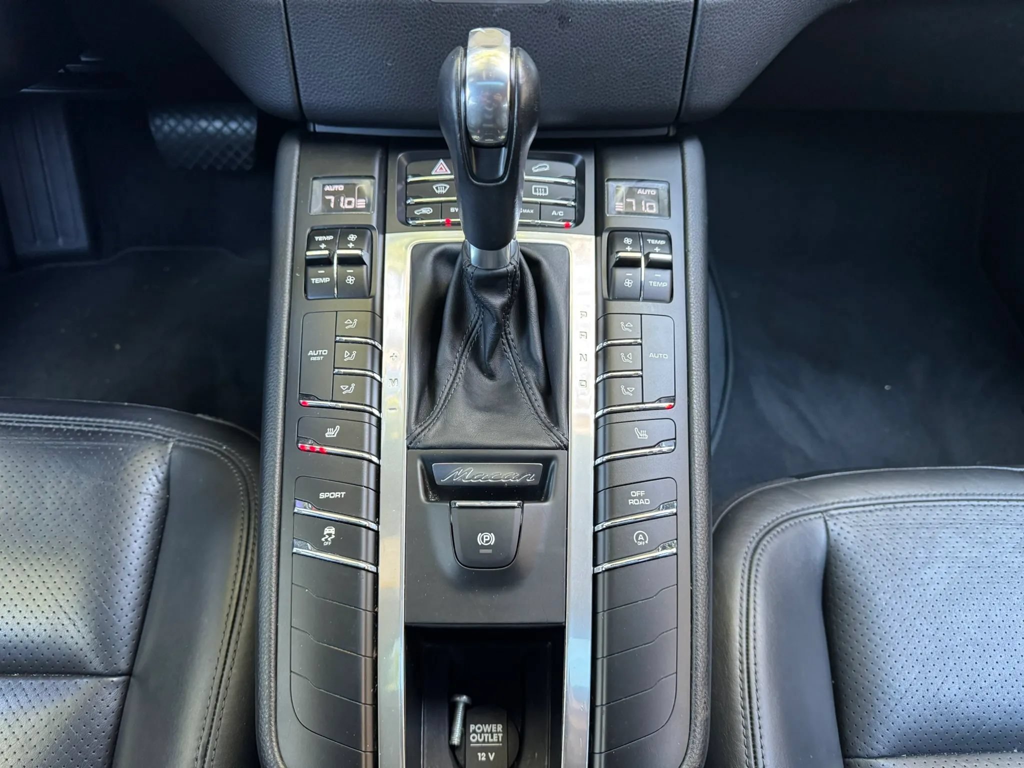 Used 2016 Porsche Macan S w/ Infotainment Package AWD/4WD image 19