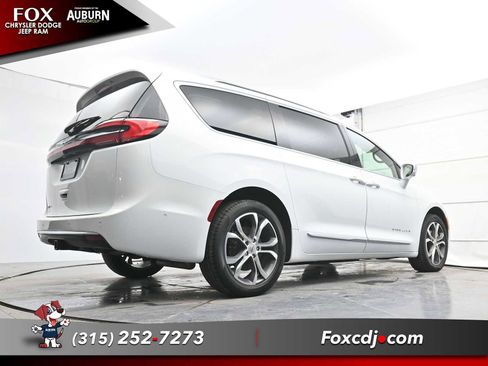 Used 2022 Chrysler Pacifica Pinnacle image 23