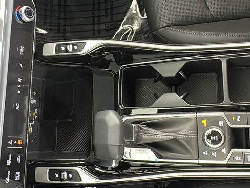 New 2025 Kia Sorento SX image 29