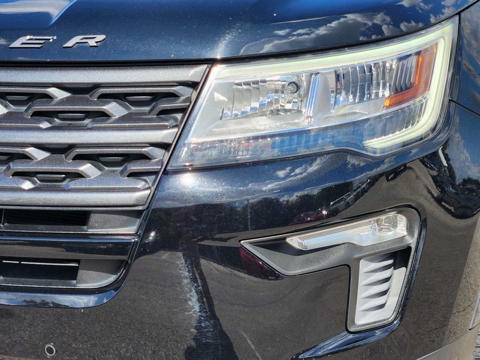 Used 2018 Ford Explorer XLT w/ Equipment Group 202A FWD image 7