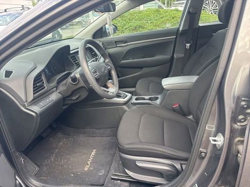 Used 2020 Hyundai Elantra SE w/ Cargo Package (C1) FWD image 6