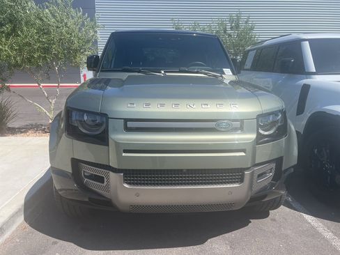 Used 2025 Land Rover Defender 90 X-Dynamic SE AWD/4WD image 3