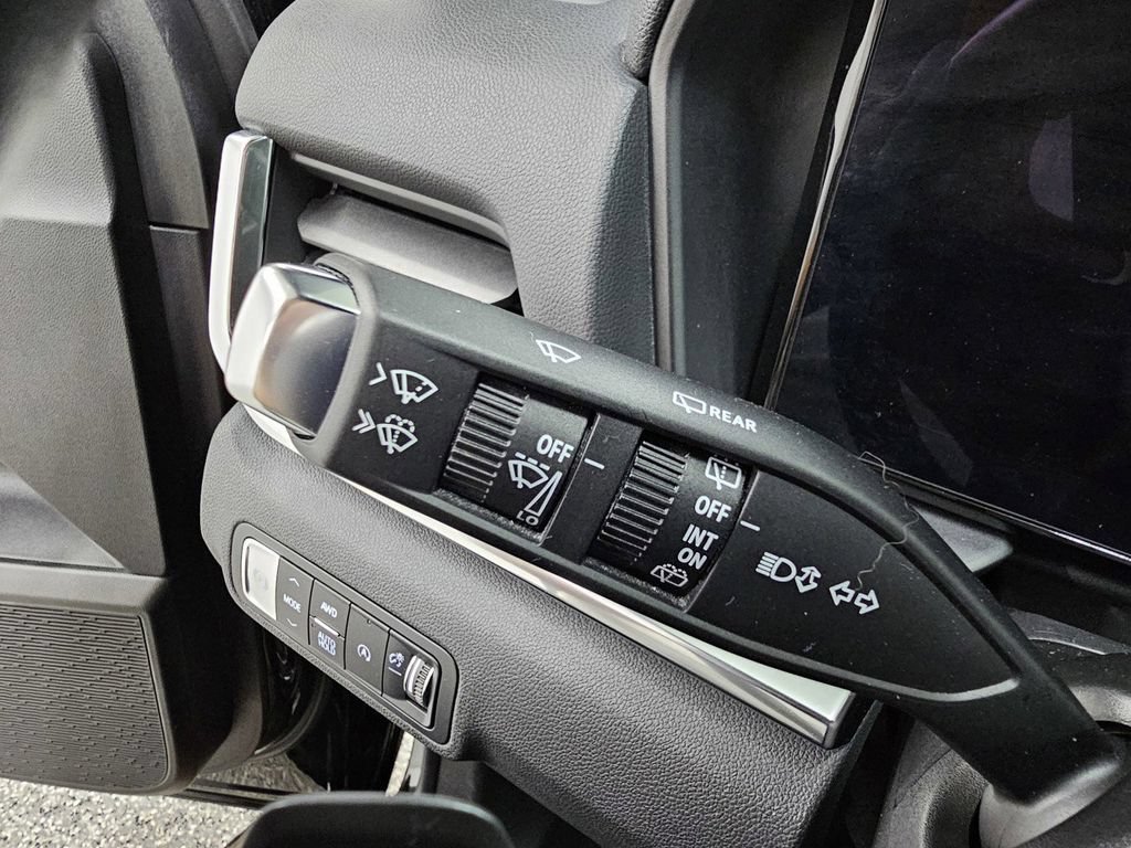 Used 2025 GMC Terrain Elevation AWD/4WD image 31