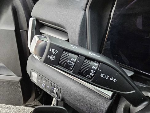 Used 2025 GMC Terrain Elevation AWD/4WD image 31
