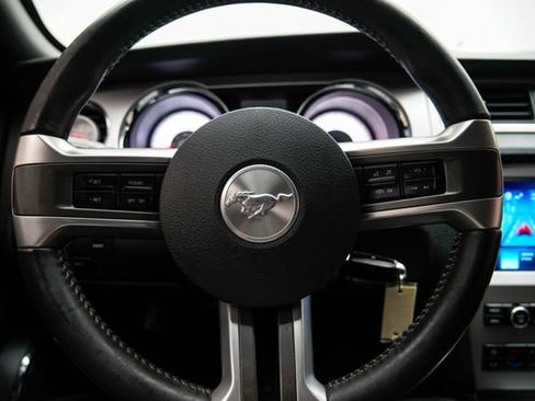 Used 2010 Ford Mustang GT Premium RWD image 29