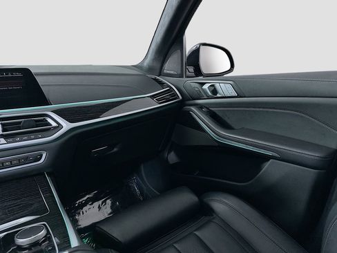 Used 2022 BMW X7 M50i w/ Cold Weather Package image 26