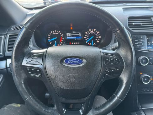 Used 2019 Ford Explorer XLT image 29