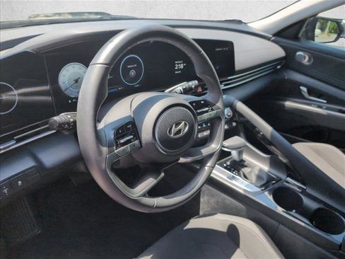 Certified 2025 Hyundai Elantra SEL FWD image 9
