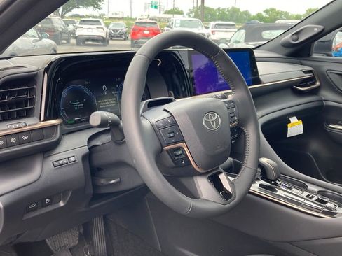 Used 2025 Toyota Crown Signia w/ Advanced Technology Package AWD/4WD image 9