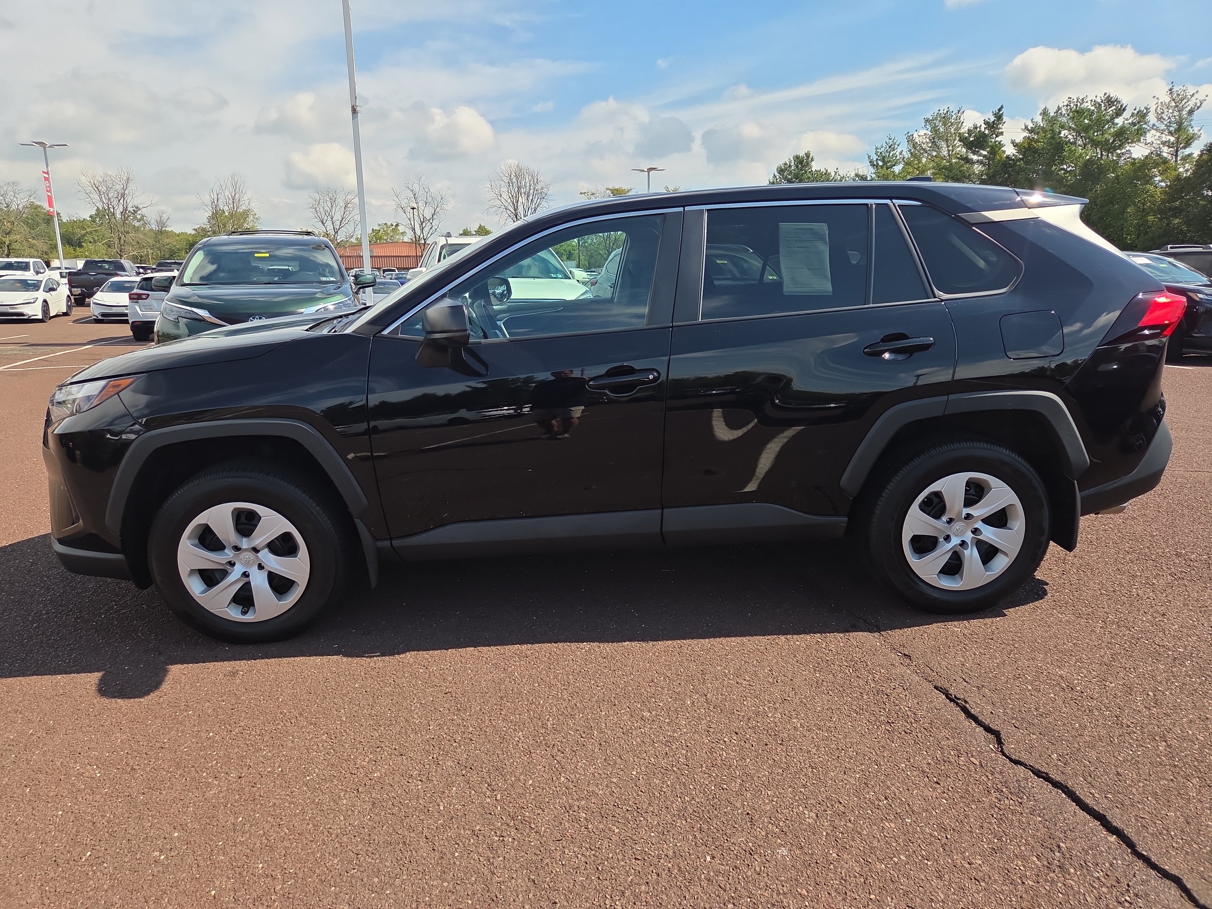 Certified 2023 Toyota RAV4 LE AWD/4WD image 6